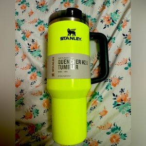 NEON YELLOW 40oz STANLEY